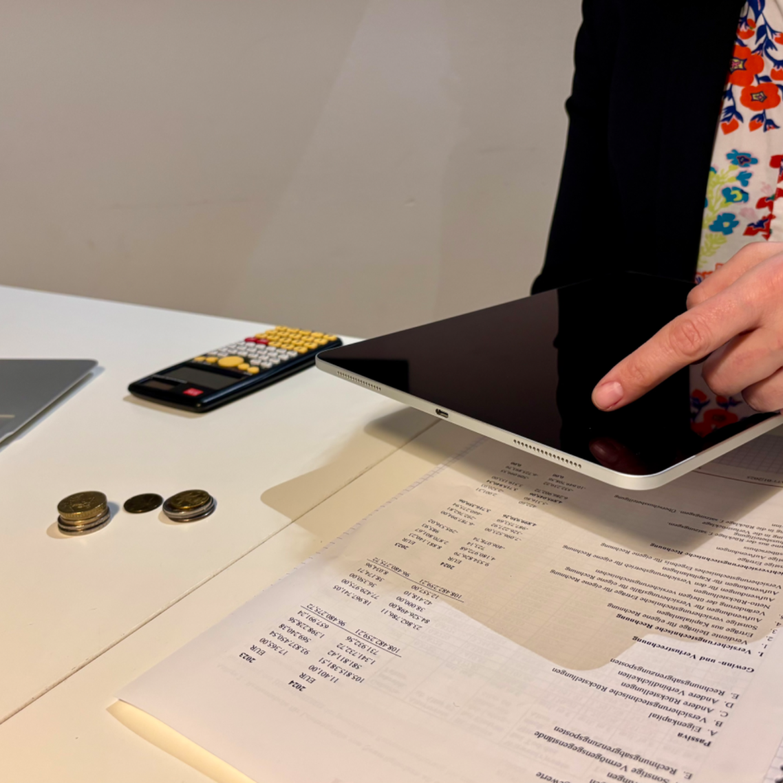 Jahresabschluss und Tablet