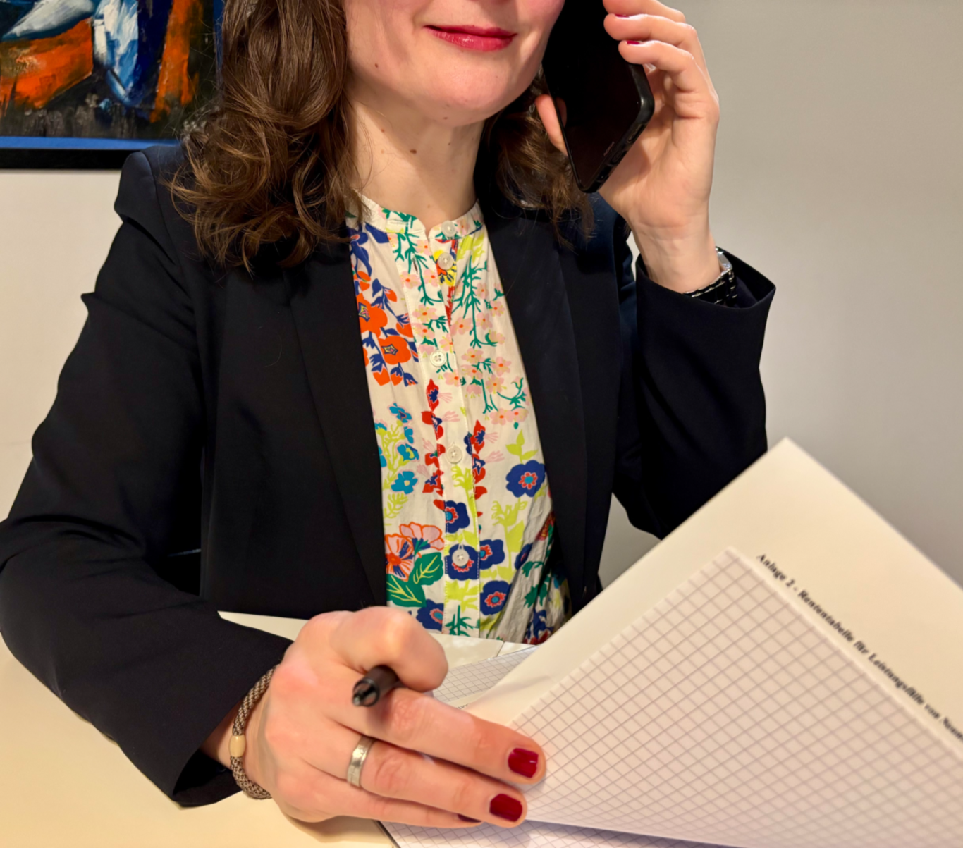 Telefonbild Steuerberaterin am Telefon